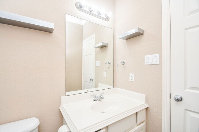 Building Photo - 3202 Holly Meadow Dr