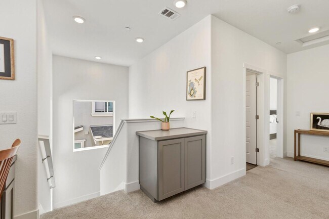 Building Photo - 2011 Grady Cir