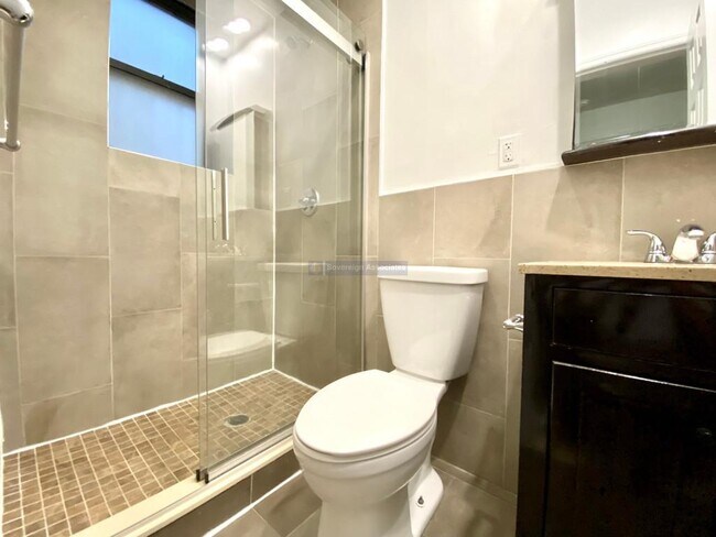 Building Photo - 45 Tiemann Pl