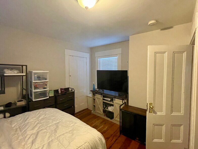 Building Photo - 2 Worcester St