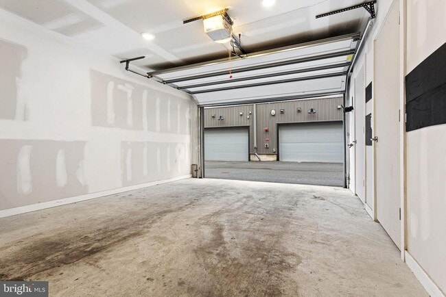 Building Photo - 3121 Beachview Ln