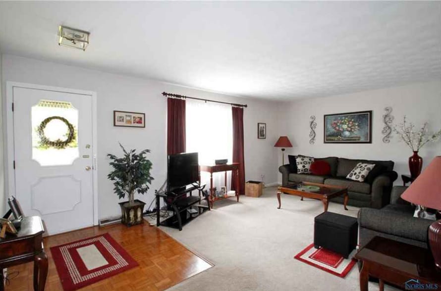 Living room - 5618 Cresthaven Ln
