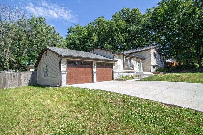 Building Photo - 3104 Oak Lawn Dr