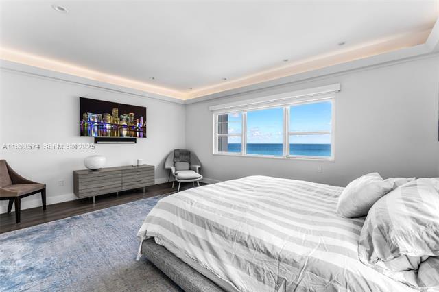 Building Photo - The Executive Condo