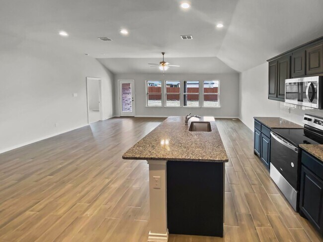 Building Photo - 10008 Ginkgo Ln