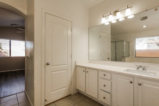 Building Photo - 5116 W T Ryan Ln