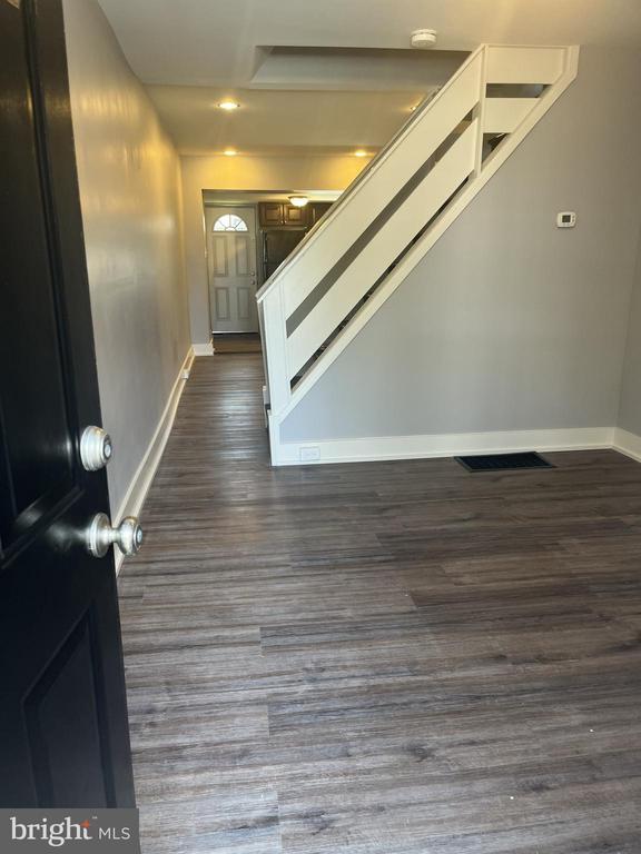 Building Photo - 134 W Airy St