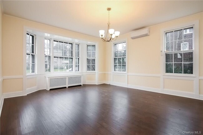 Building Photo - 50 Greenacres Ave