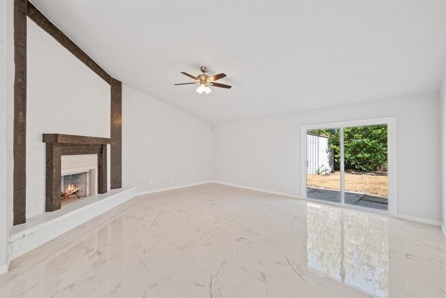 Building Photo - 2215 Overbrook Dr
