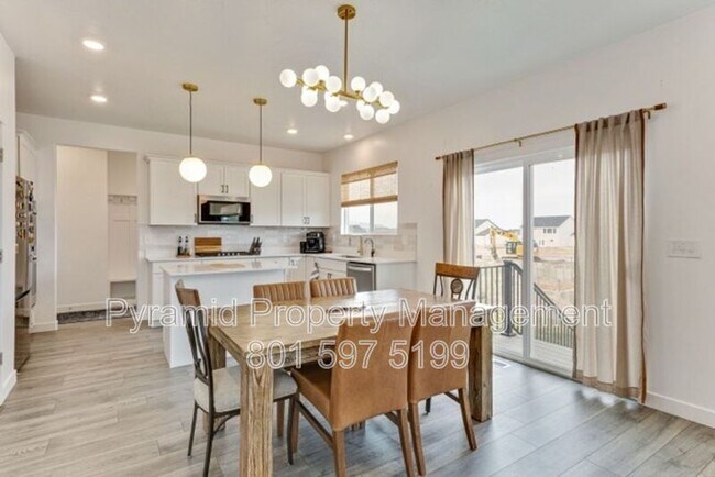 Building Photo - 994 S 4090 W