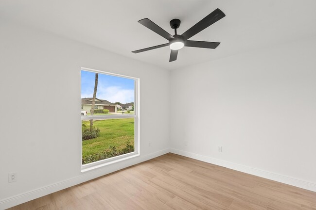 Building Photo - 1313 Pinetta Cir