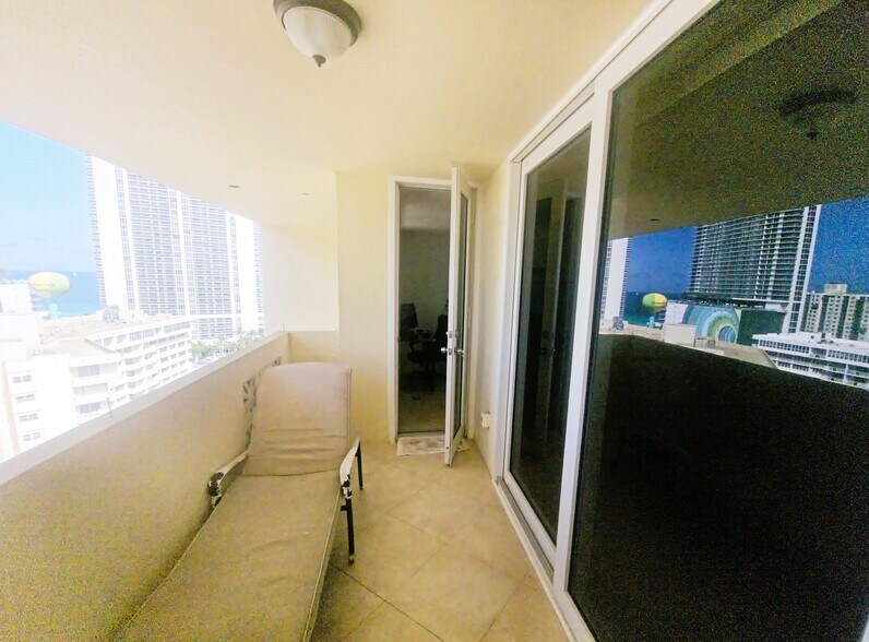 Building Photo - 1833 S Ocean Dr