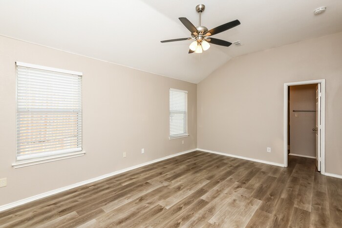Building Photo - 420 Heritage Dr