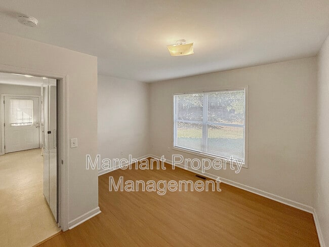 Building Photo - 335 Woodlark St