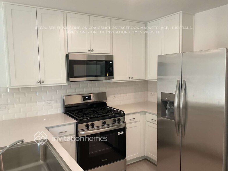 Building Photo - 3950 Saddleback Dr
