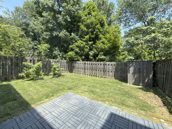 Building Photo - 3 Bed 4 Bath Townhome for Rent in Fairfax, VA!