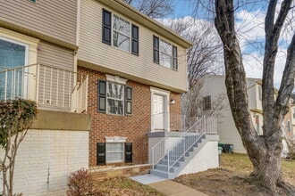 Building Photo - 313 Mews Ct