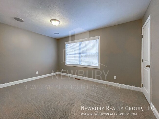 Building Photo - 2 Bedroom, 2.5 Bath Townhome - Discover th...