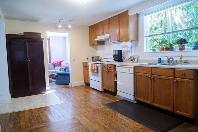 Building Photo - 180 Highland St