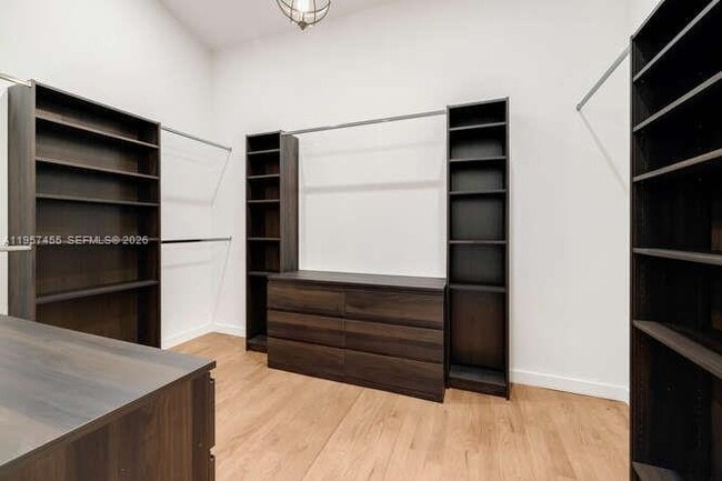 Building Photo - 2330 Overbrook St