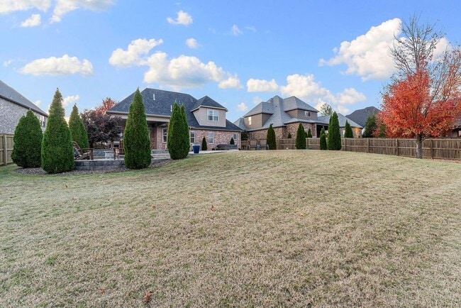 Building Photo - 504 NE Green Creek Rd