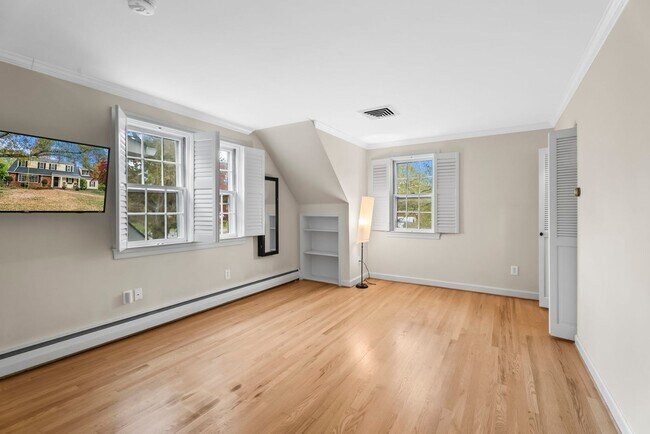 Building Photo - Updated Colonial Home in Westgage Neighbor...