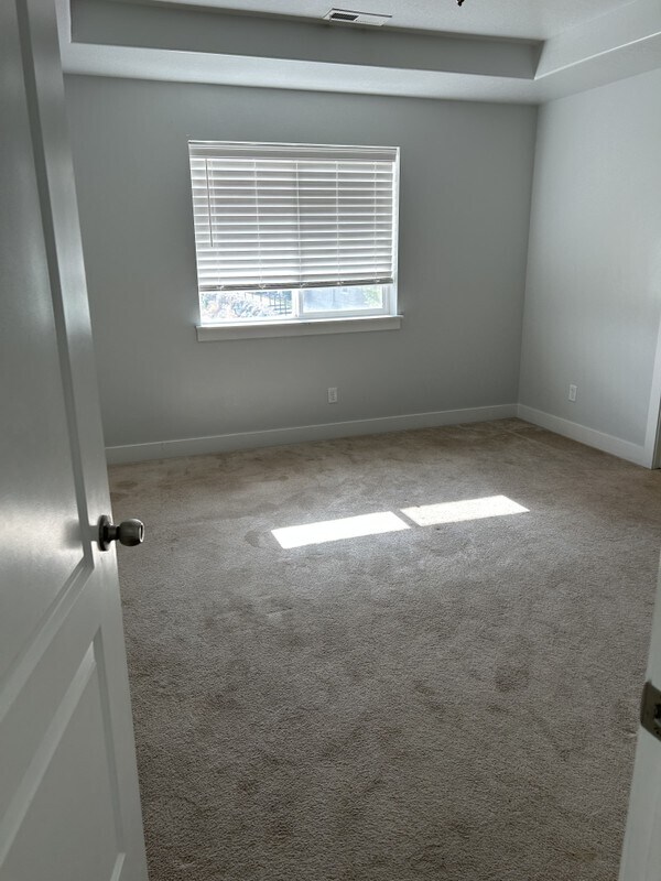 Building Photo - 221 N Stone Gate Dr