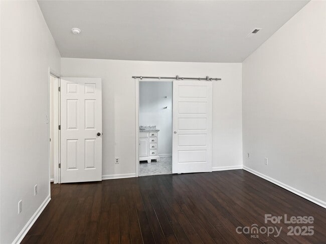 Building Photo - 8509 Golf Ridge Dr