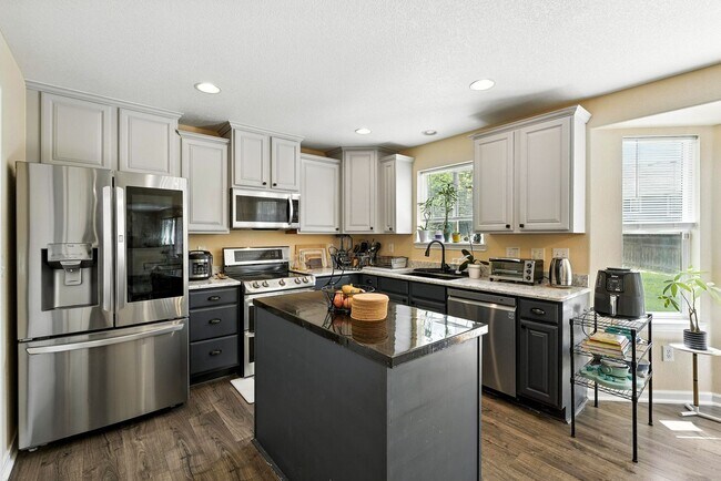 Building Photo - 3 car garage! Across from huge park! Great...