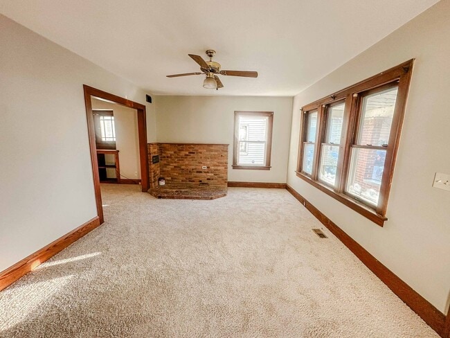 Building Photo - Very well maintained three bedroom house with tons of storage and two car garage