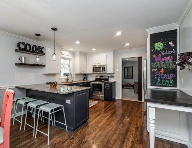 Building Photo - Low Maintenance 4BR/2BA Home near Downtown Greenville!