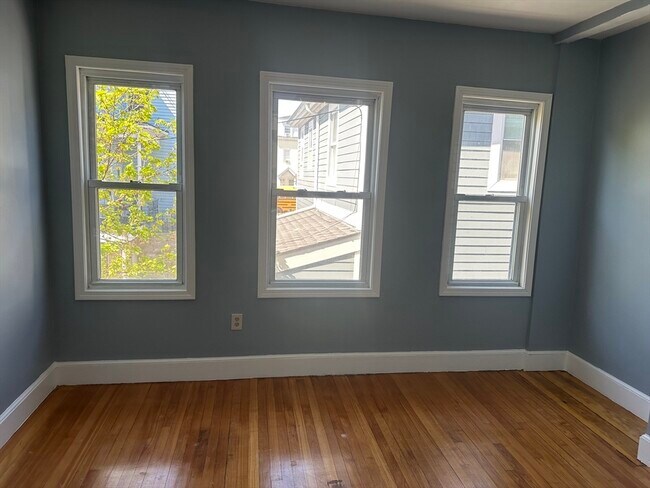 Building Photo - 7 Gayland St