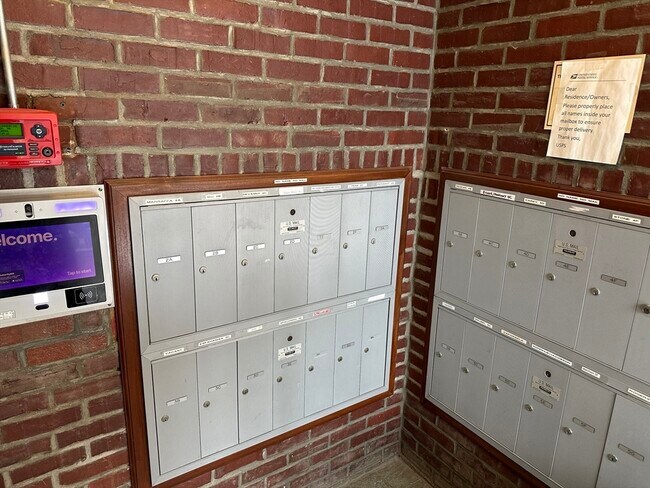 Building Photo - 386 Commercial St