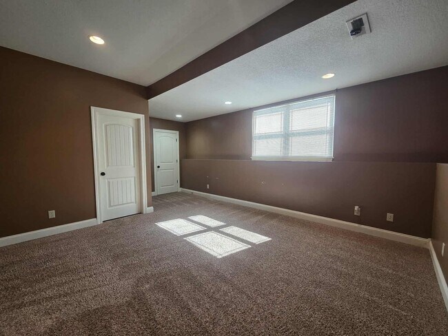 Building Photo - Spacious Home for Rent!