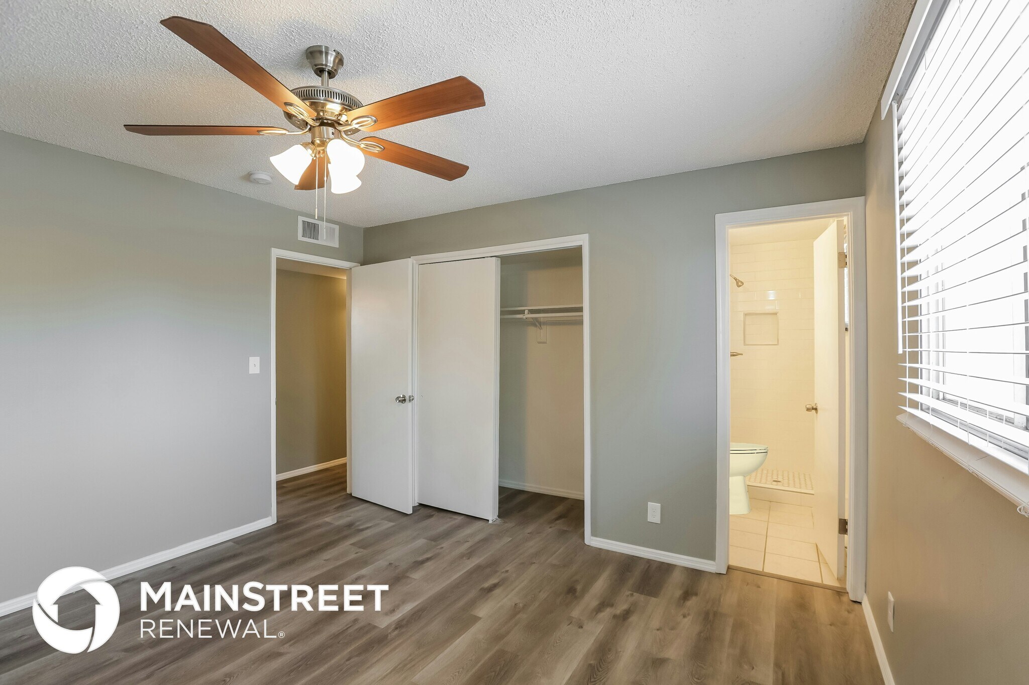 Building Photo - 1347 W 7th Dr