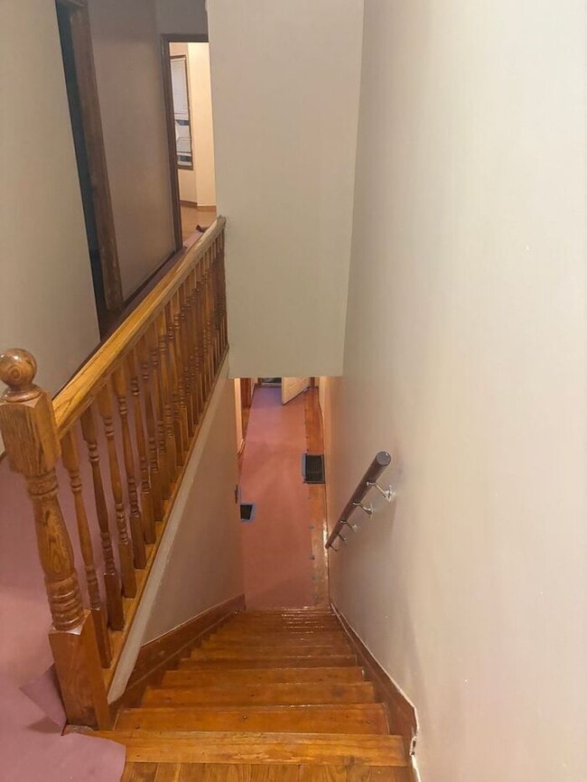 Building Photo - 5BR/1.5BA Row Home with Backyard and Laundry Hookups