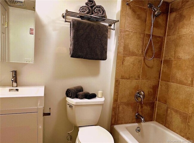 Building Photo - 145 Canal St E