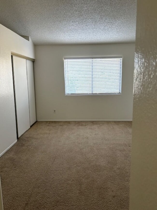 Building Photo - Beautiful 4 Bedroom, 3 Bathroom House Available Now!