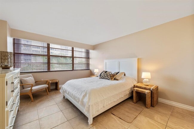 Building Photo - 18061 Biscayne Blvd