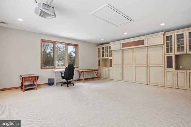 Building Photo - 244 Mathers Rd