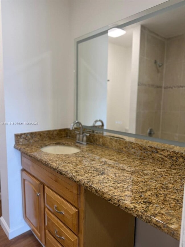 Building Photo - 10794 N Kendall Dr