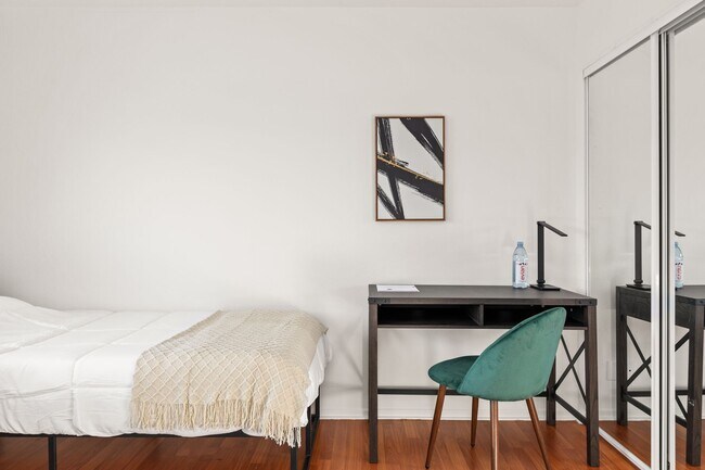 Building Photo - 10777 Ashton Ave