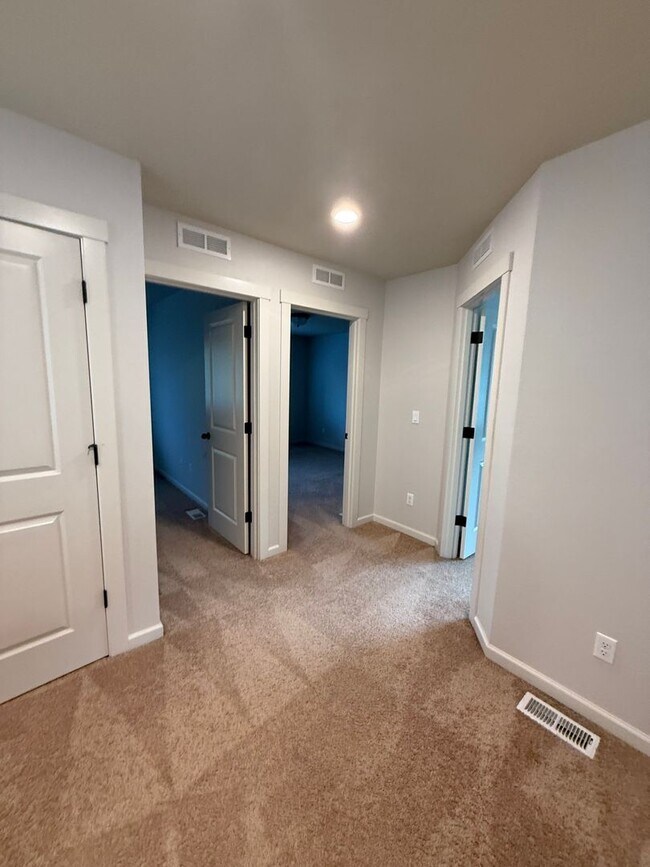 Building Photo - Impressive North Plains Home Backing to Protected Green Space – Move-In Ready!