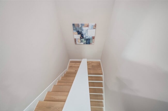 Building Photo - 312 Queen Sude Ln