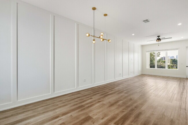 Building Photo - Luxurious 3 Bedroom Condo with Spacious La...