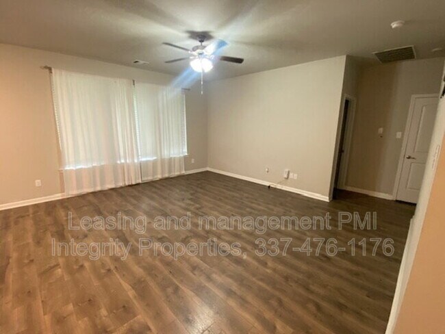 Building Photo - 616 Vert Dr