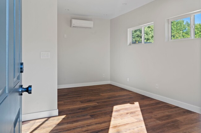 Building Photo - Culver City Rental -  Detached Studio with...