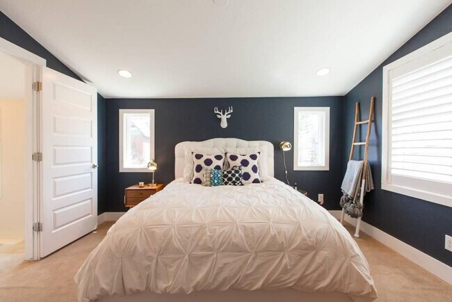 Building Photo - Beautiful 2 Bed/2.5 Bath Home in the Highl...