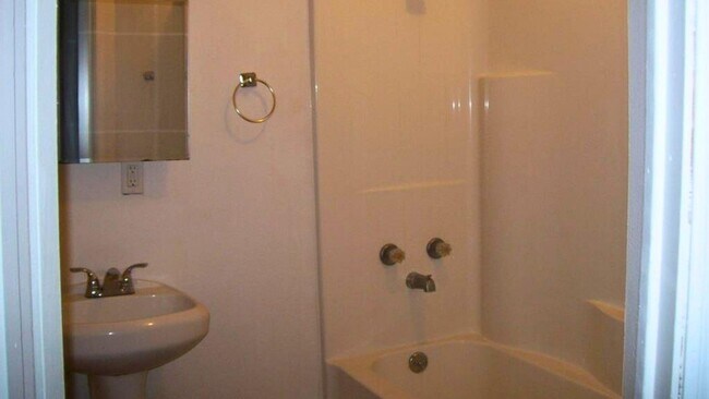 Building Photo - 13433 Topeka St