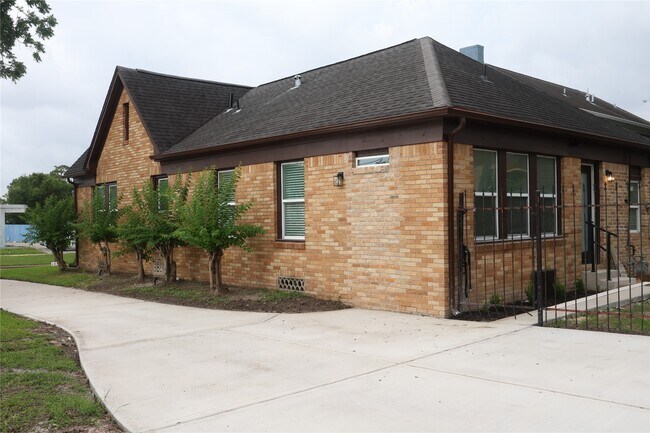 Building Photo - 3121 Southmore Blvd